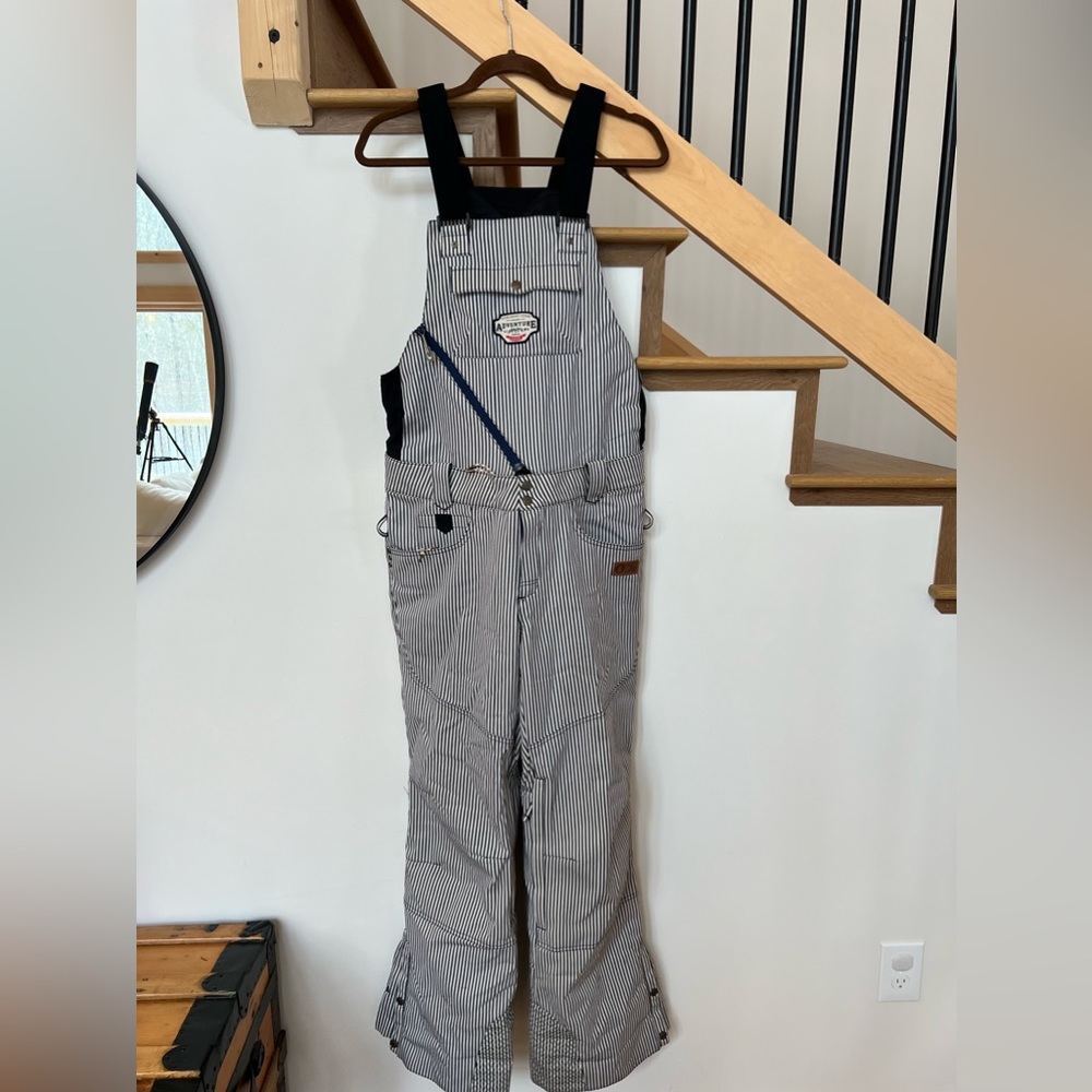 Brand new Picture snow suit with removable bib